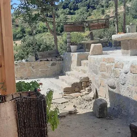 Konaku Zenelajt Casa vacanze *